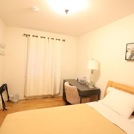 Ya Hua Pei Hotel Toronto Bagian luar foto
