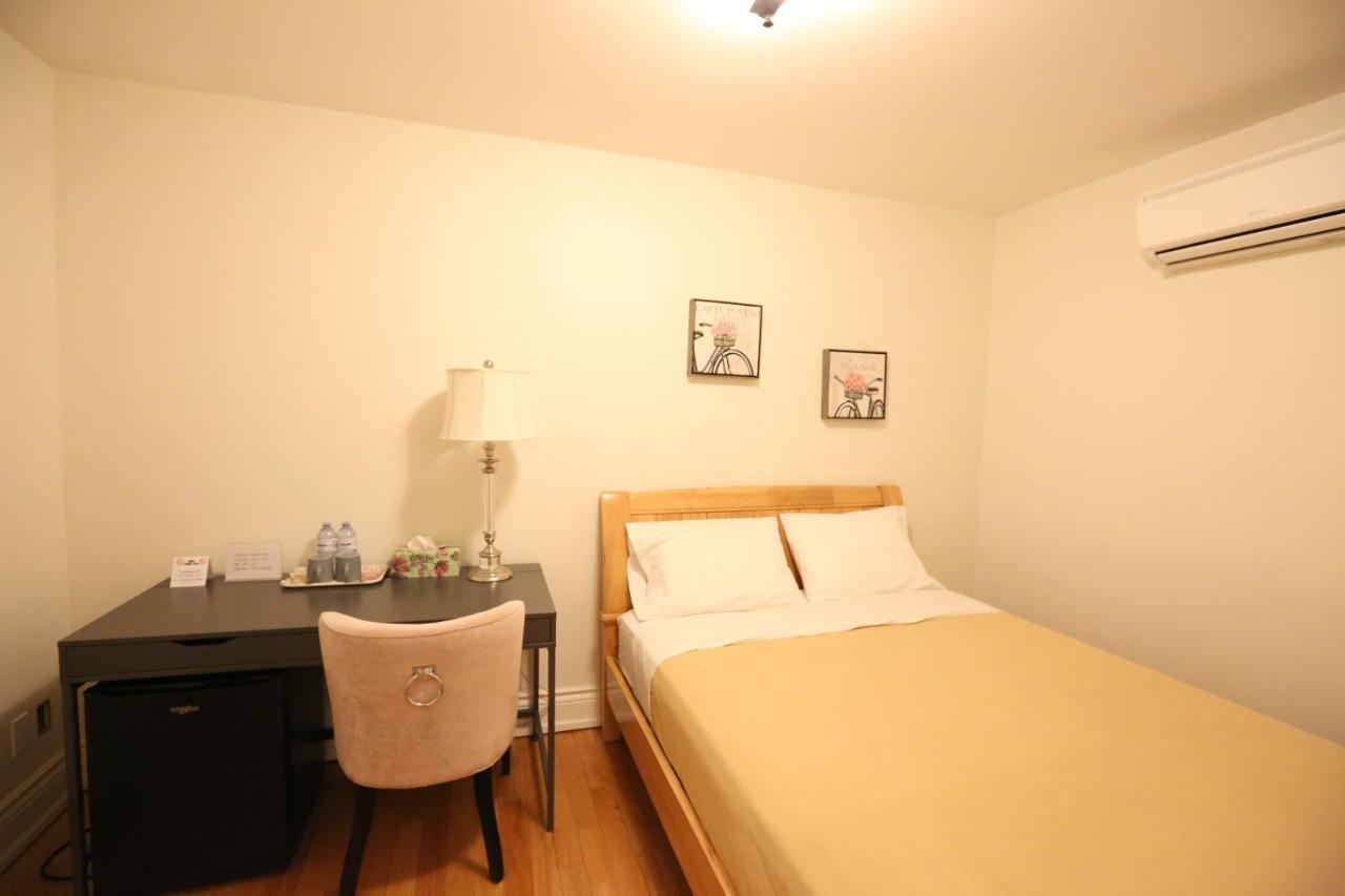 Ya Hua Pei Hotel Toronto Bagian luar foto